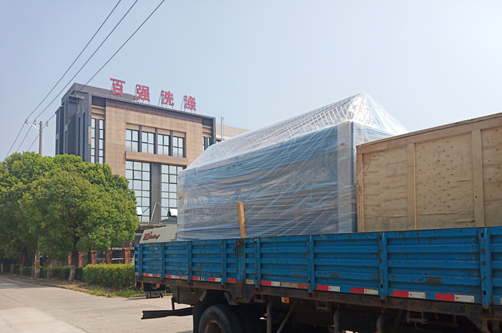 百强的3.3米布草折叠机发货北京